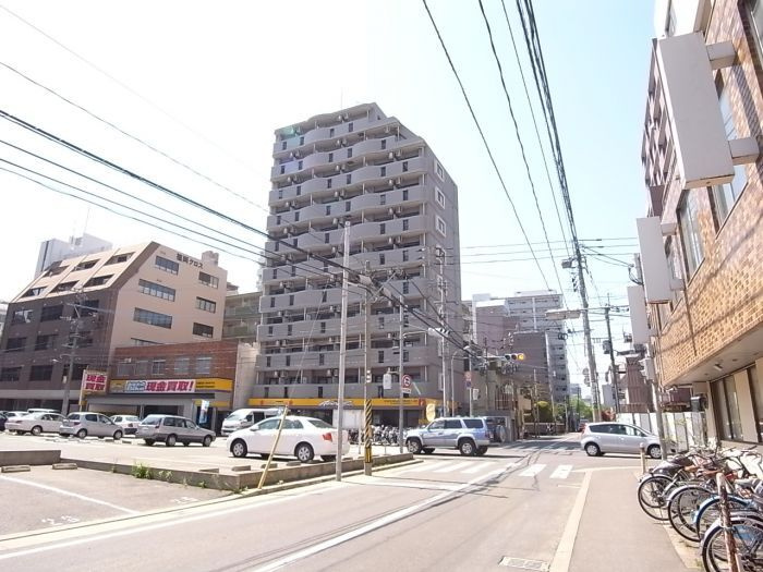 福岡市博多区比恵町の賃貸マンションのエントランス