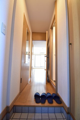 エステートモア薬院NESTの玄関