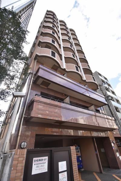 福岡市中央区大手門１丁目の賃貸マンションのエントランス