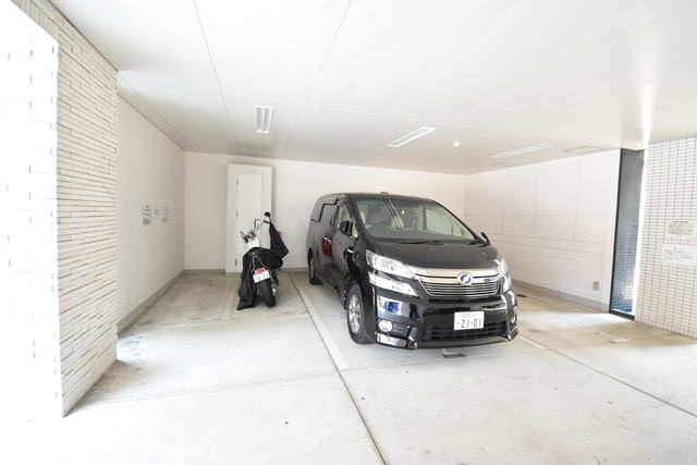 エンクレスト博多Ⅲの駐車場