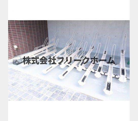 武蔵野市吉祥寺東町１丁目の賃貸マンションの駐車場