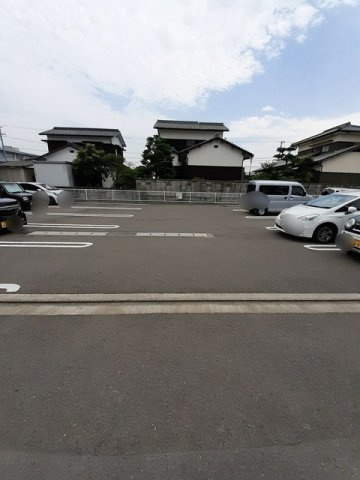 ストロベリー・ＳＡＭ　Ａの駐車場