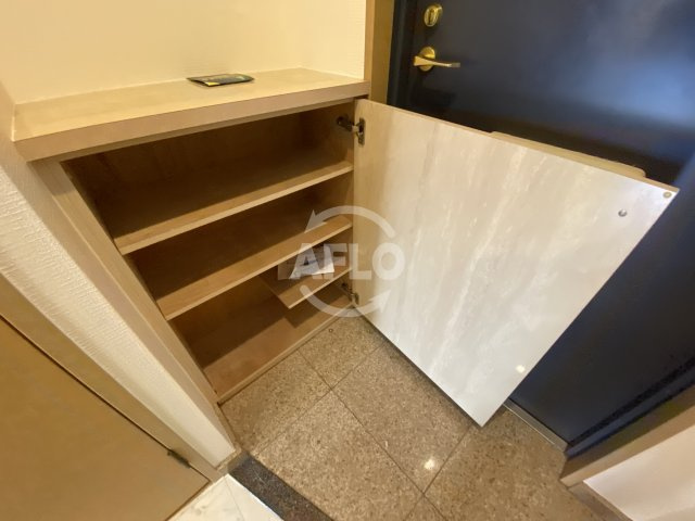 レジデア西本町の収納|レジデア西本町　下駄箱