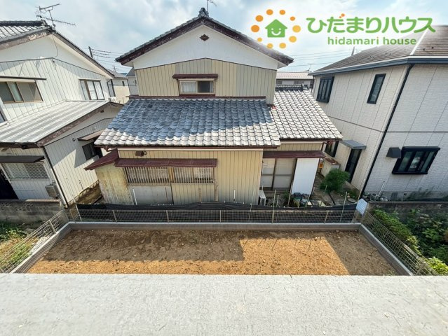 深谷市岡里　第2期　新築一戸建て　クライン　01の展望|バルコニーからの開放的な見晴らしです！周辺には圧迫感のある建物が少なく、青空が綺麗に見渡せる素敵なロケーション！心地よい風を感じながら、家事の合間にほっと一息リフレッシュできますよ♪