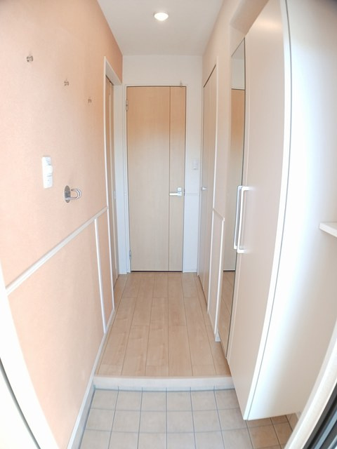 藤沢市石川３丁目のアパートの玄関