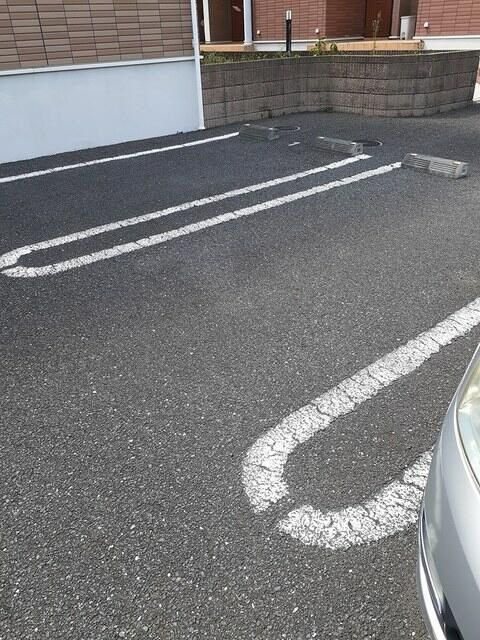 グランツ　ひばりヶ丘　Ａの駐車場