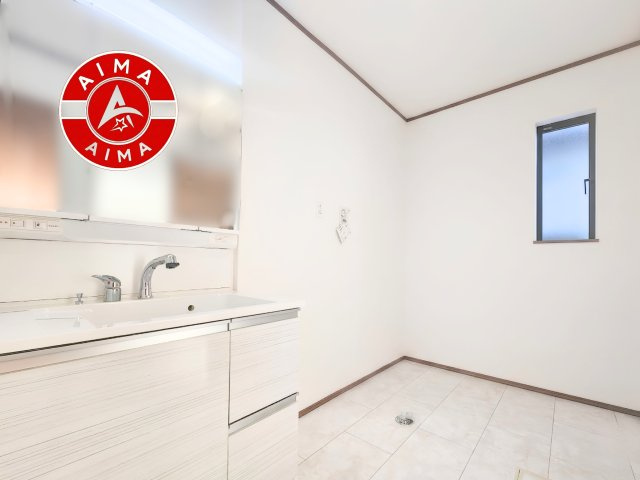 福岡市東区香椎駅東1丁目第1-1棟（A号棟）の内観：施工例|ゆとりの洗面スペースで朝の身支度もスムーズに。暮らしを快適に変えるシャワー付洗面台です！