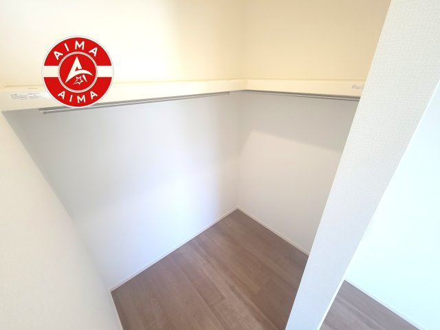 福岡市東区香椎駅東1丁目第1-1棟（A号棟）の収納|洋服や大きな荷物が多い方や人数の多いご家族などは、一般的なクローゼットよりもウォークインクローゼットのほうが使い勝手が良いです。