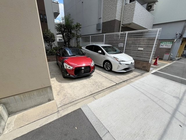 ラ・リヴィエールの駐車場