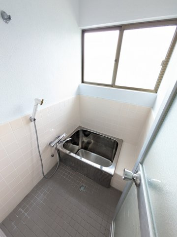 岡山市南区福島１丁目の一戸建ての浴室