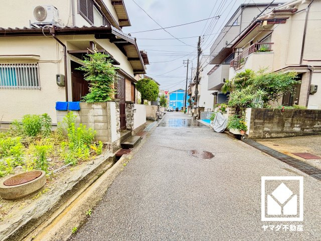 尼崎市稲葉荘１丁目の前面道路含む現地写真|「大島小学校」まで徒歩4分。低学年のお子様の通学にも無理のない距離です。
