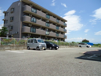 【駐車場】 | ビッグ・スカイＡ