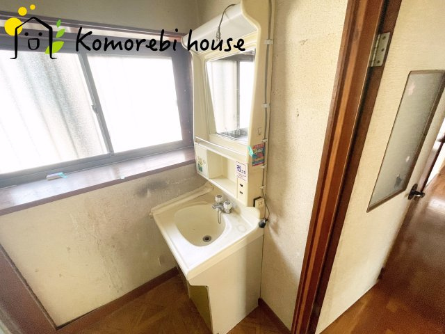 桶川市坂田西3丁目　中古一戸建ての独立洗面台|26.7.10撮影済み