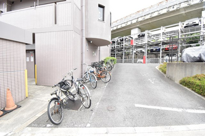 【駐車場】 | ラウンドスクエア吹田青葉丘 | こちらのサイトに掲載されている全ての物件が、当社にてご紹介可能です！気になる物件がありましたら、弊社スタッフまでお気軽にお問合せ下さいませ。