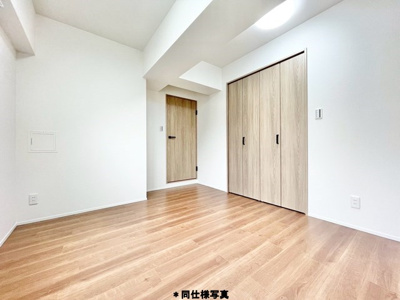 【洋室】 | ラウンドスクエア吹田青葉丘 | サイトに掲載されていない箇所の写真、撮影してお届けさせて頂きます！気になる物件で、見たい部分の画像が無い場合は、弊社スタッフまでご連絡下さいませ。お客様の気になる箇所を、カメラにて撮影して参ります！