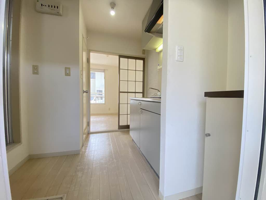 クレセント串山の玄関