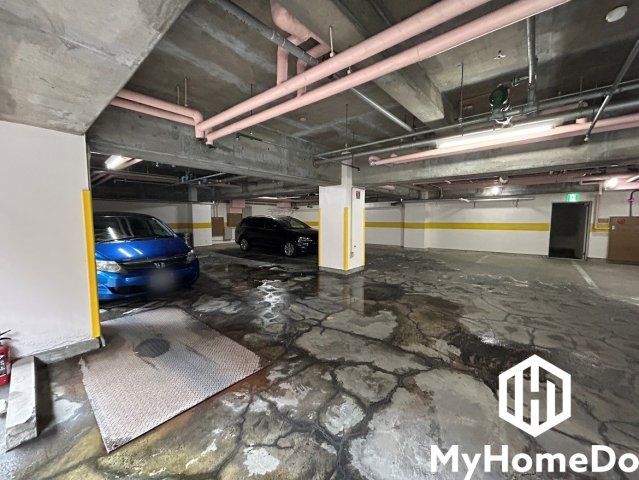 プレジデント浄心の駐車場|敷地内に駐車場を完備。重い荷物や雨の日の移動もスムーズで、快適なカーライフを実現。