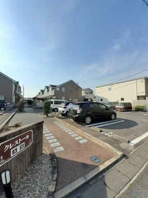 【駐車場】 | クレストールＢ | 車をお持ちの方に嬉しい駐車場付きの物件です
