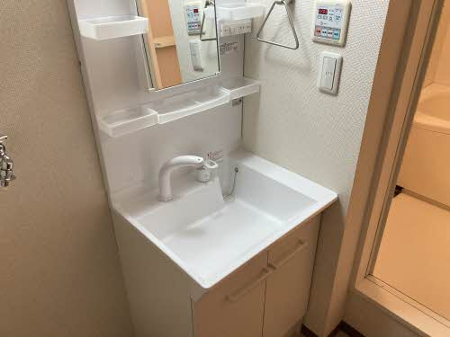 熊本市中央区出水７丁目のアパートの独立洗面台