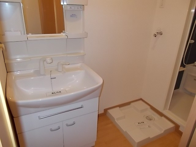 狛江市東和泉２丁目のアパートの洗面所