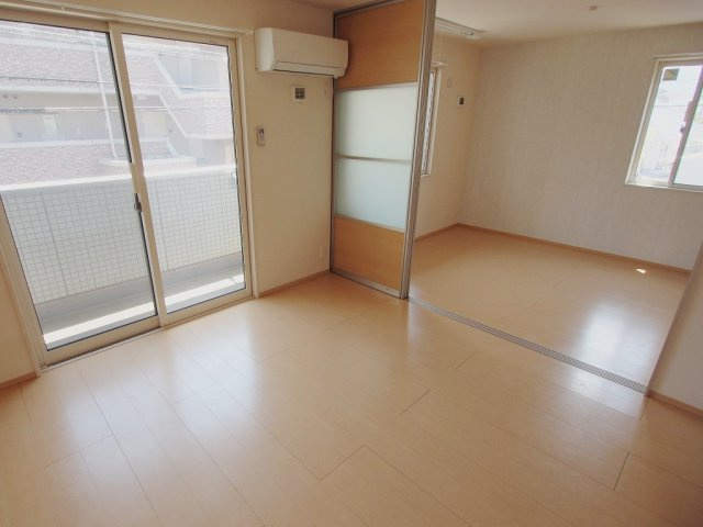 グランソレイユ西原　ひこの居間・リビング