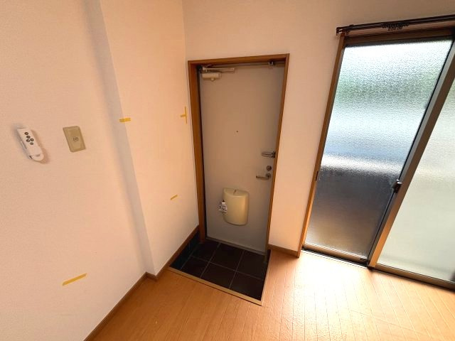 本山北町ハイツの玄関