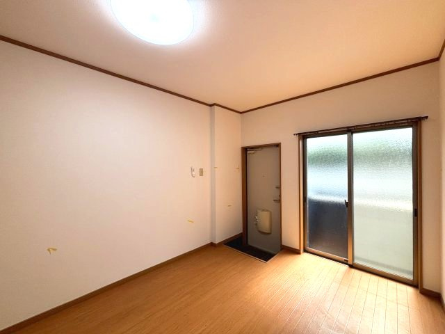 本山北町ハイツの居間・リビング