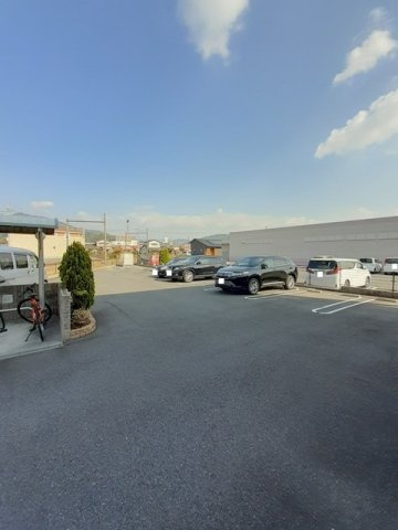 サンリット　プレイスの駐車場