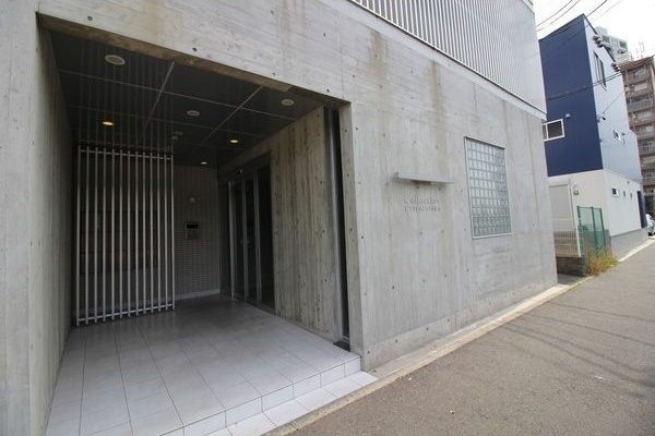 アンビックス・プリア茶屋ヶ坂のエントランス