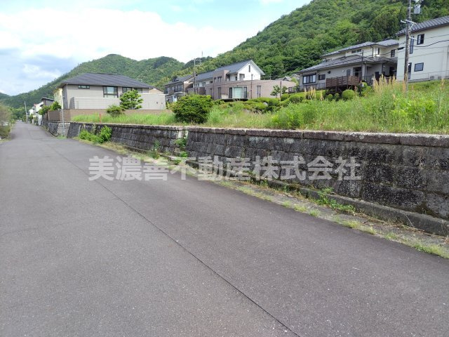 ６７０４２　岐阜市日野北４丁目土地の前面道路含む現地写真