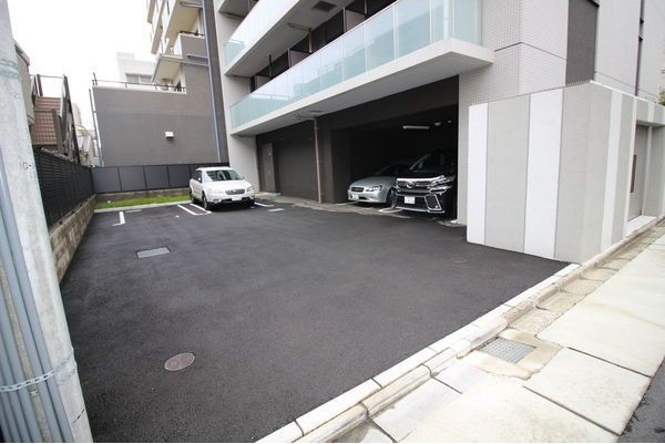 エルスタンザ名駅西の駐車場