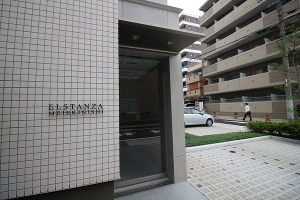 エルスタンザ名駅西のエントランス