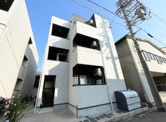  アヴニール金山の外観
