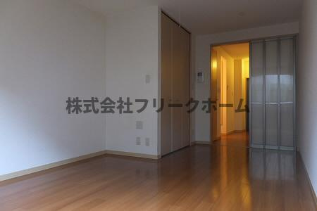 武蔵野市中町２丁目のアパートの居間・リビング