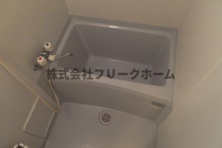 武蔵野市中町２丁目のアパートの浴室