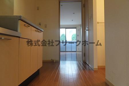 武蔵野市中町２丁目のアパートの玄関