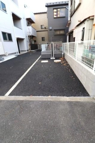 セレスティア江戸川の駐車場