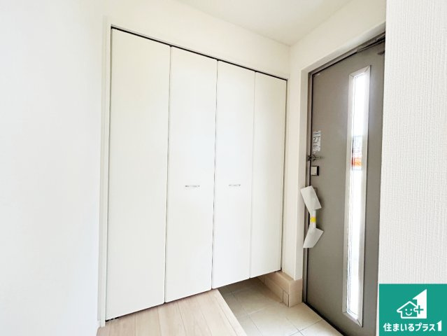 ●大和郡山市今国府町　第2期　新築一戸建ての玄関|シューズボックスにはたくさんの靴が収納できるので玄関周りはいつもスッキリ！ご家族が増えても安心！