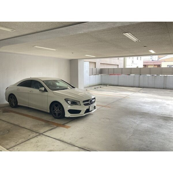 レインボーピア八熊の駐車場