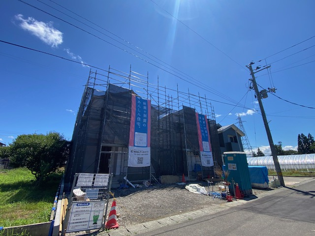 【新築戸建て】由利本荘市薬師堂第13　１号棟の前面道路含む現地写真