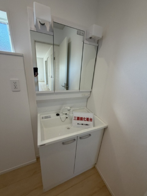 【新築戸建て】由利本荘市薬師堂第13　2号棟のトイレ|写真は完成イメージです。
1階・2階にトイレを設置。家族の生活リズムに合わせて使えて、プライバシーにも配慮◎