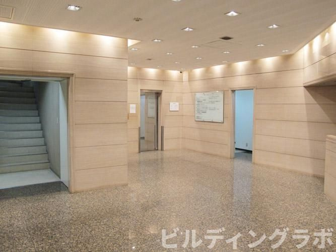 アーク白川公園ビルディング本館の玄関