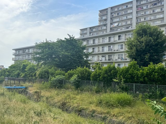 入間ビレジ10号棟の外観