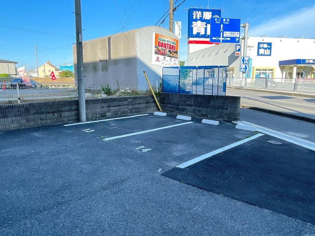 ファミール光の駐車場