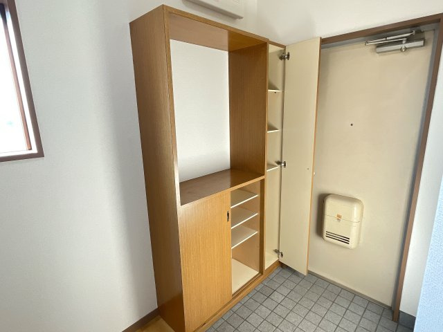 ファミール光の玄関