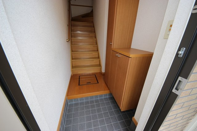 Ⅱ棟2階の玄関写真です。