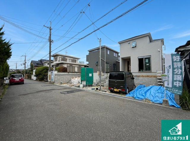 大阪狭山市西山台　第1期　新築一戸建ての前面道路含む現地写真|周辺は落ち着いた街並みの住宅地！子育てがしやすい住環境です！まだ未完成ですが、現地でしかわからない事もございます。是非一度ご覧ください。