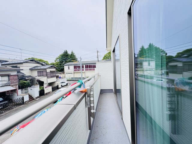 松戸市六高台３丁目新築戸建【六実第三小学校：2分】のバルコニー|南向きワイドバルコニー・日当たり良好♪