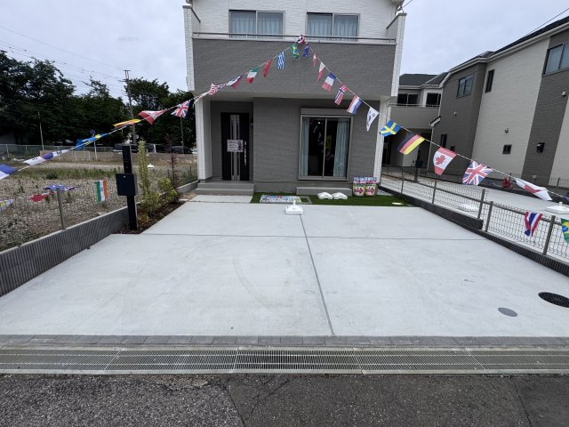 松戸市六高台３丁目新築戸建【六実第三小学校：2分】の駐車場|C号棟駐車スペース・並列2台駐車可