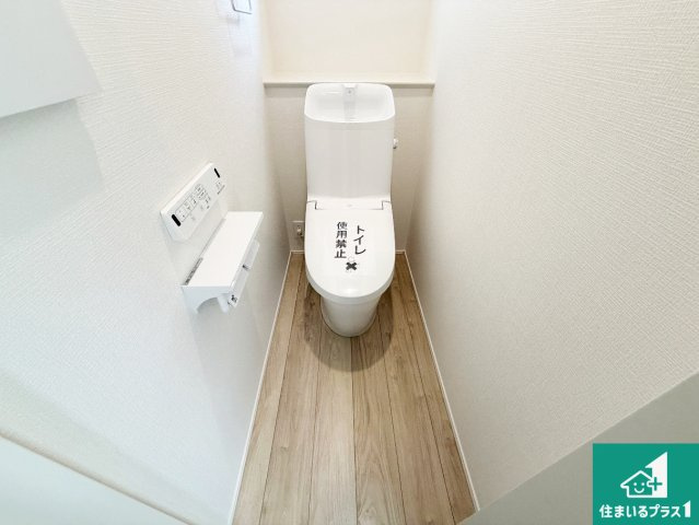 大阪狭山市西山台　第1期　新築一戸建てのトイレ|1・2階の2ヶ所にあるので、朝の忙しい時間の順番待ちもなく、深夜の利用にも大変便利です。